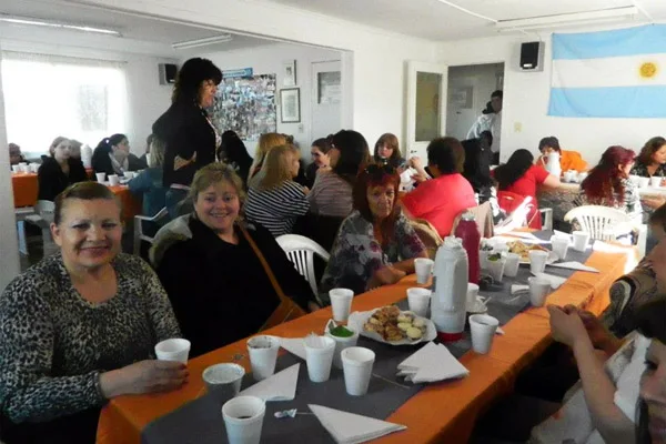 Las mujeres agasajadas comprtieron una tarde amena.