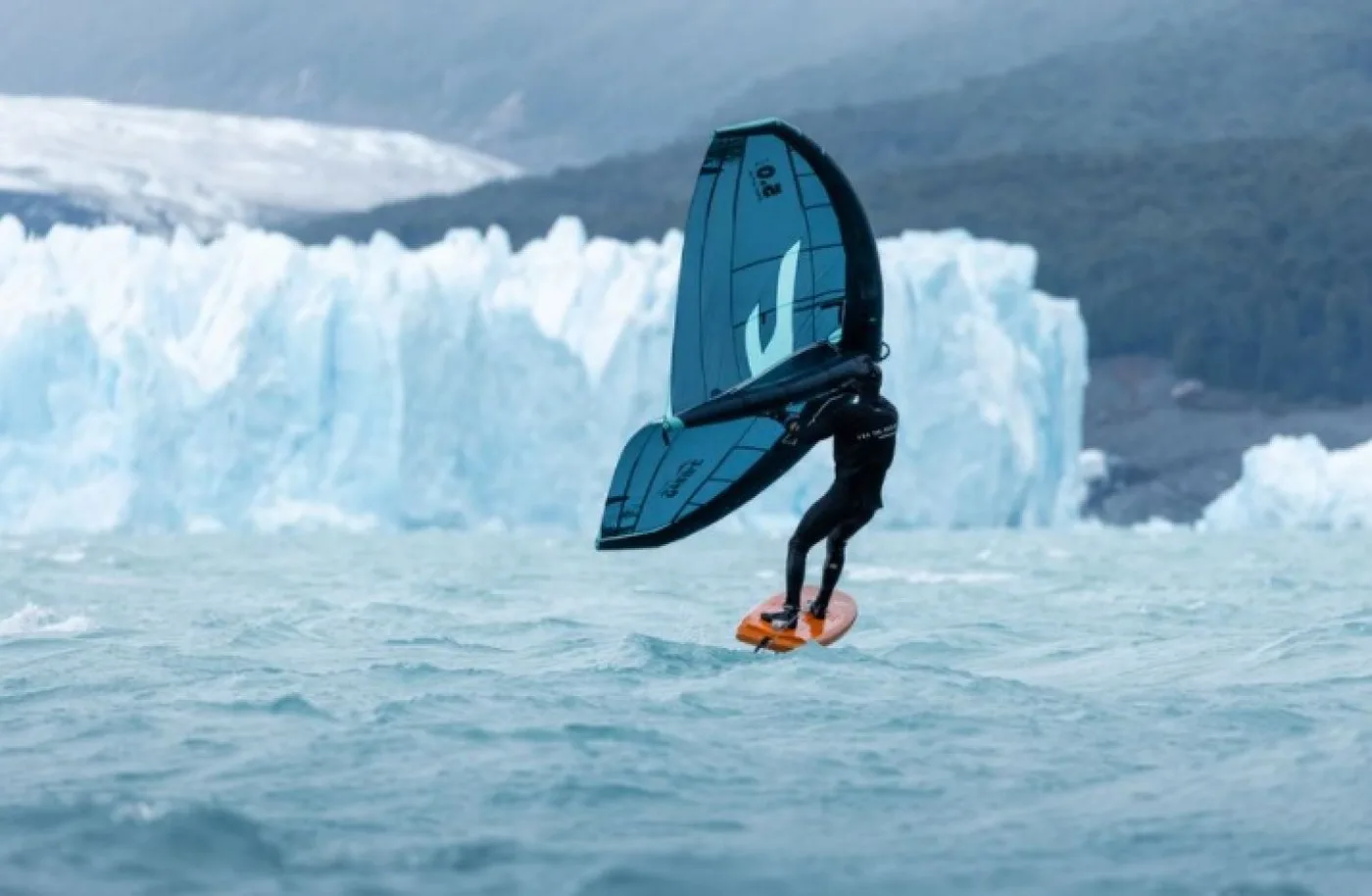 El atleta olímpico navegó en el Glaciar Perito Moreno