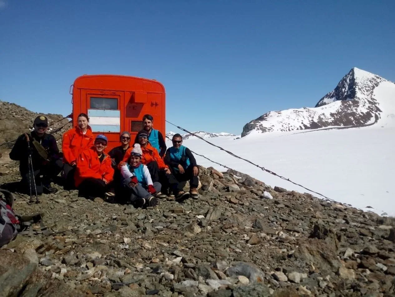 Rodrigo Feo, junto a un grupo de investigadores en la Antártida.