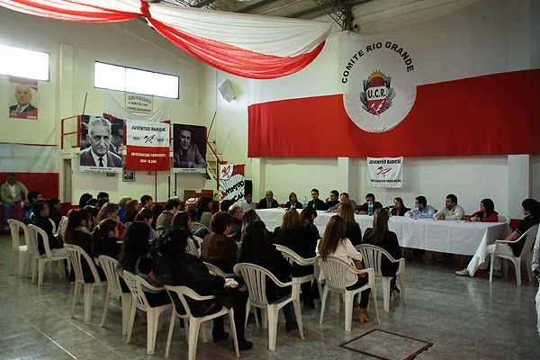 La presentación de Franja Morada se realizó en el Comité Río Grande la UCR.