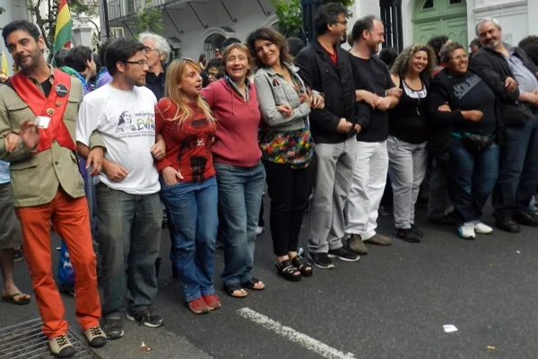 Ríos, muy alegre, encabezó la moviliación por las calles de Buenos Aires.