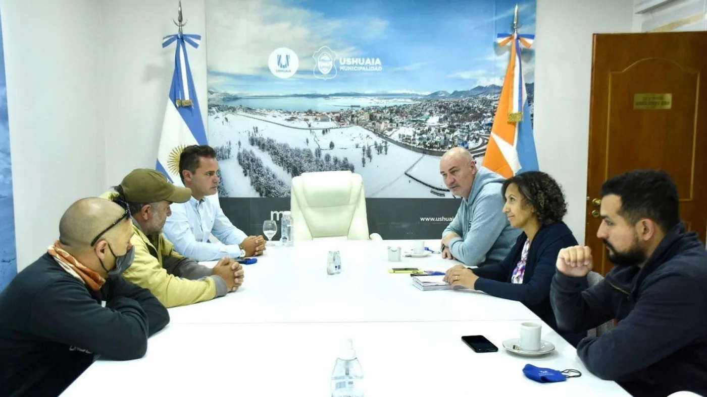 Pesca con mosca: El municipio de Ushuaia recibió al capacitador Fernando Musso
