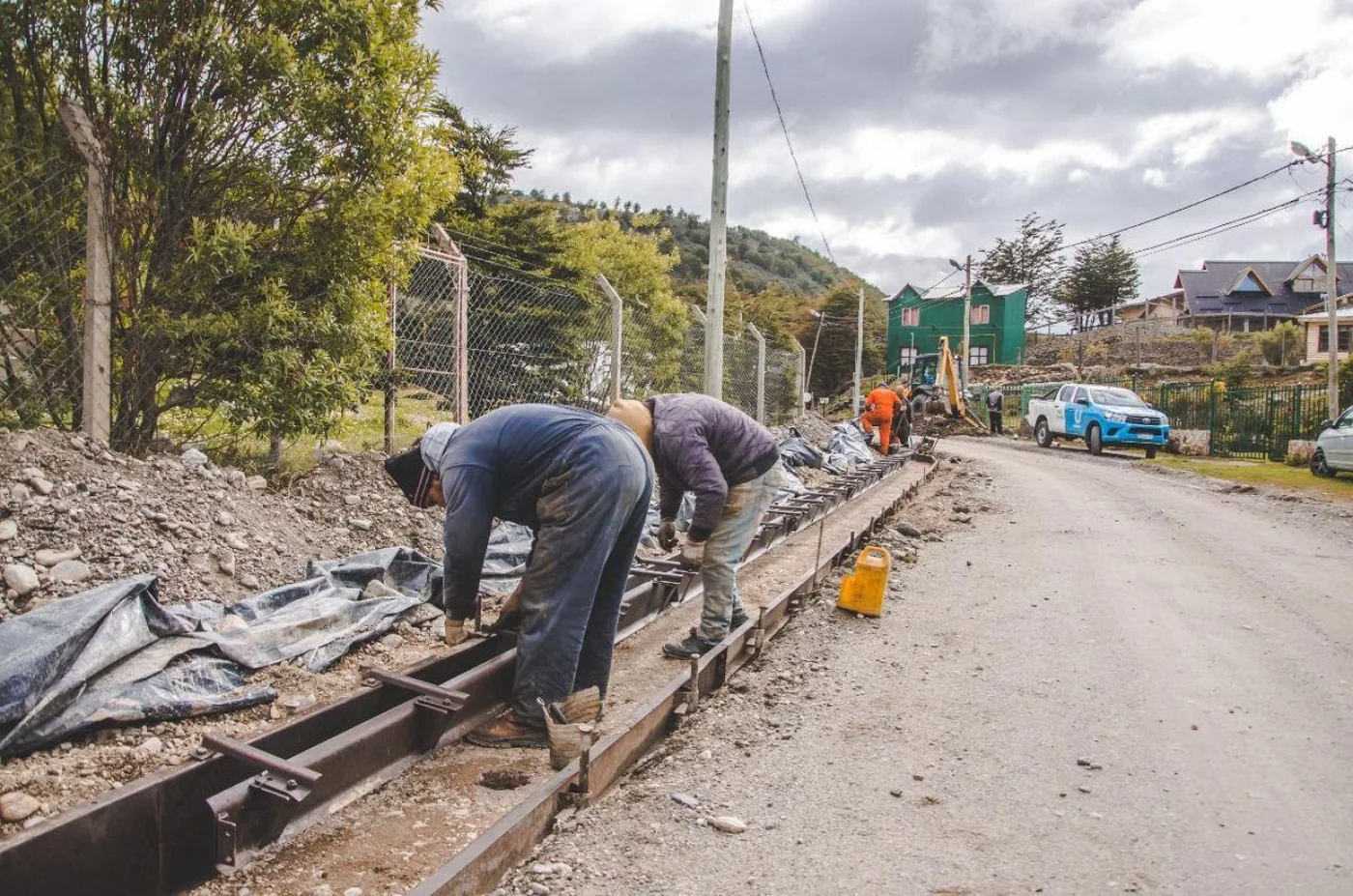 Municipio de Ushuaia realiza trabajos de cordón cuneta en el B° Ecológico