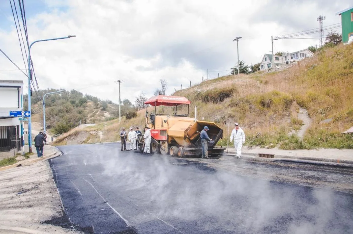 Avanzan las obras de asfalto en el barrio La Cantera