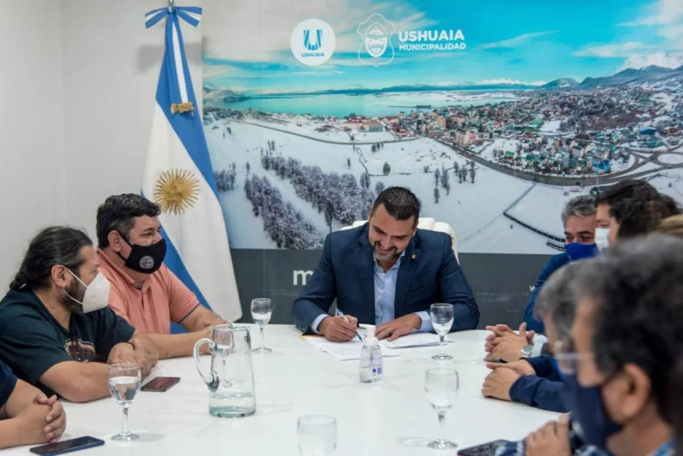 Vuoto firmó el aumento del 50% para los trabajadores del municipio