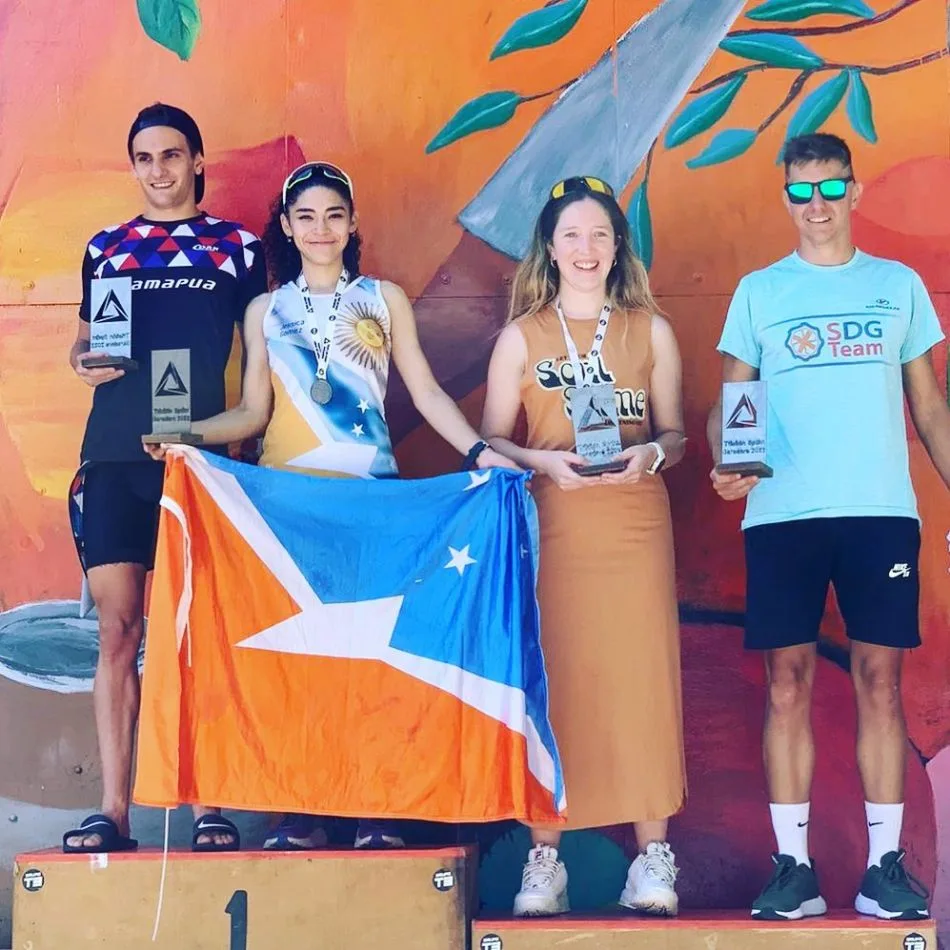 La triatleta fueguina Jessica Gomez, se quedó con el primer puesto en su categoría (25-29 años) en la edición 2022 del Triatlón Sprint Baradero.