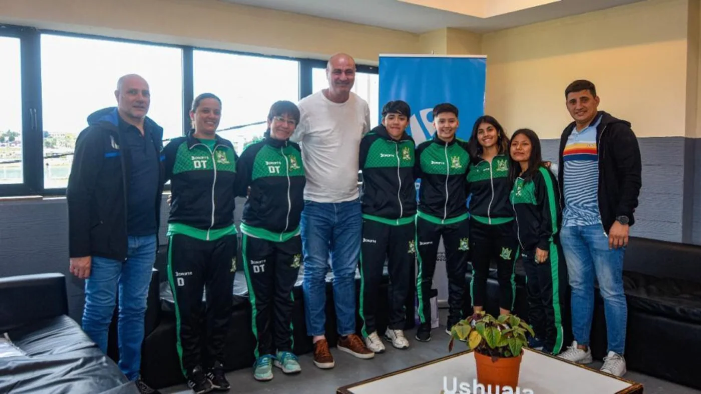 Jugadoras de la Escuela Municipal de Futsal  se incorporaron a Ferrocarril Oeste
