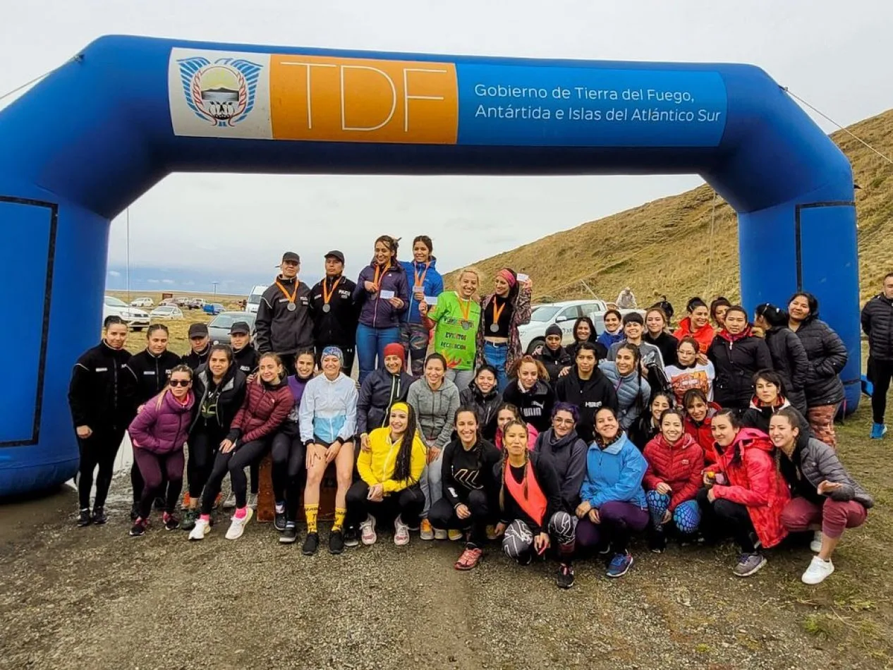 Competencia de destrezas y fuerza para damas organizada por la Secretaría provincial de Deportes.