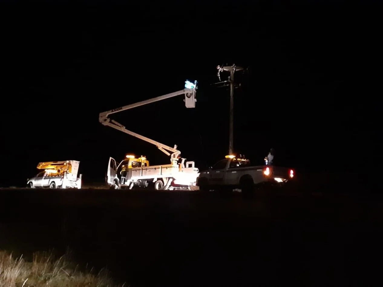 Los trabajos se llevaron adelante de noche y con condiciones climáticas adversas.