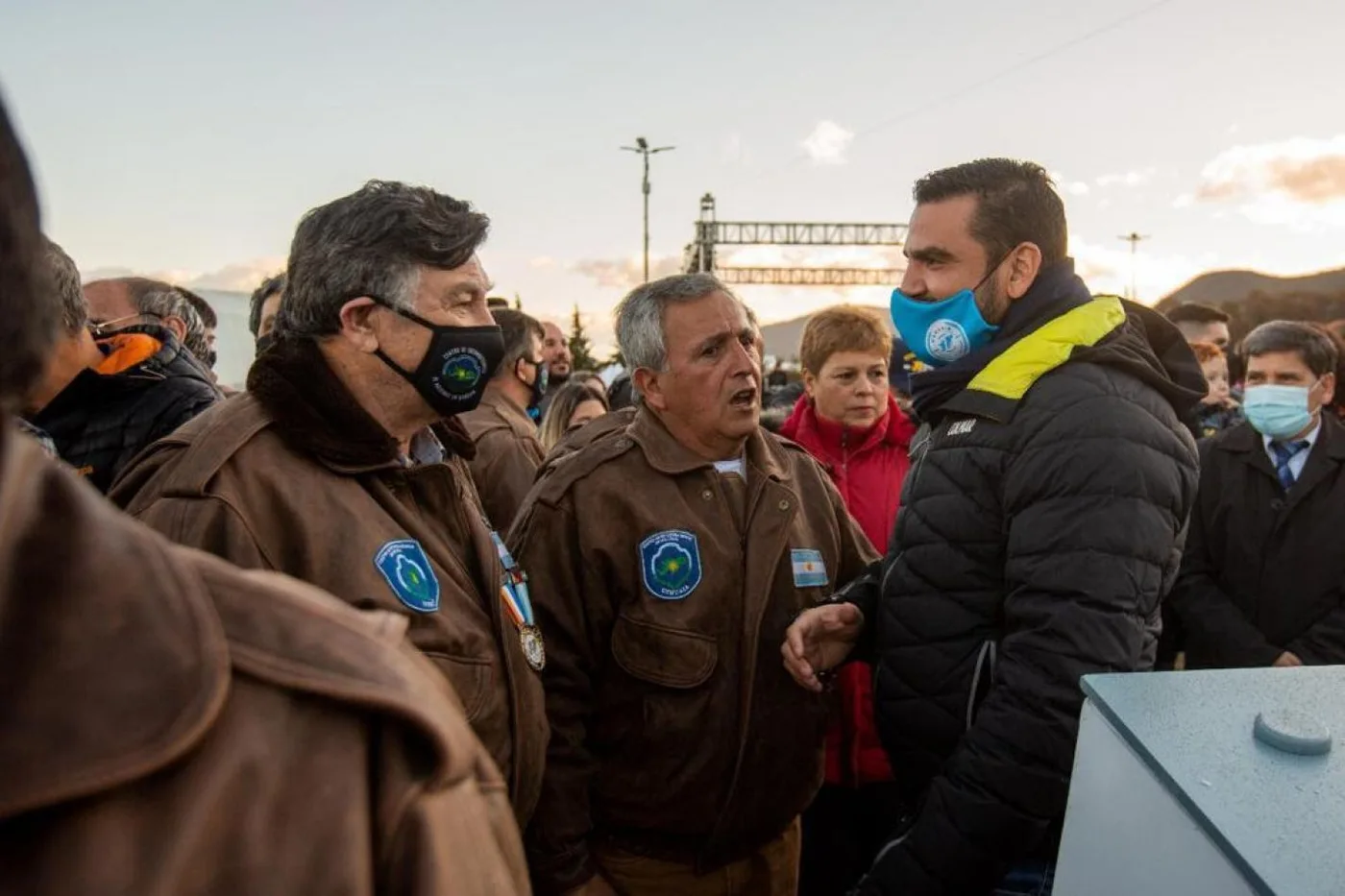 Emotivo acto de cierre de la "Capsula del Tiempo" en la plaza Islas Malvinas
