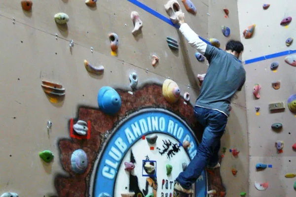 La escalada deportiva gana adeptos en Río Grande.