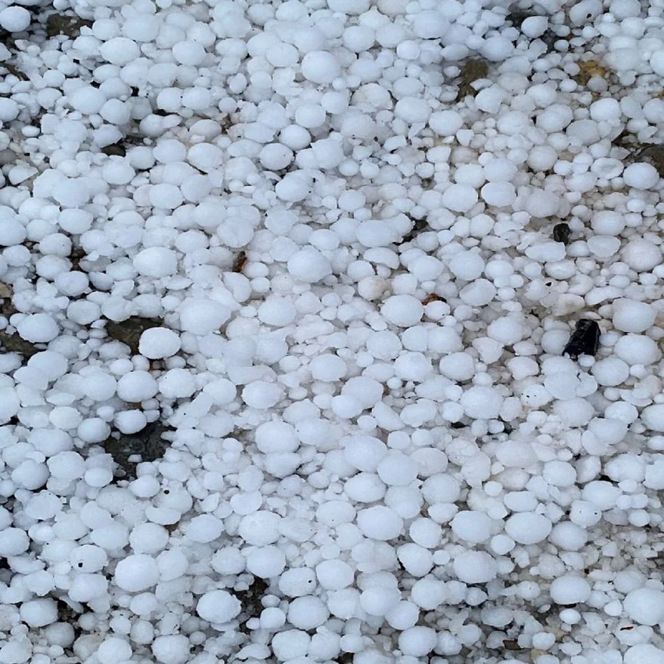 Una tormenta de granizo sorprendió a Tolhuin.