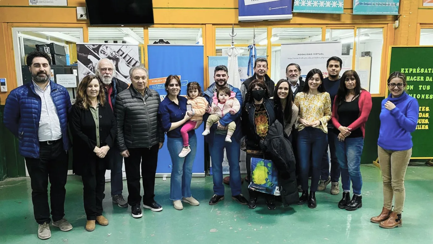 Mayra Padín recibió la medalla al Mejor Promedio de la carrera de Ingeniería Pesquera