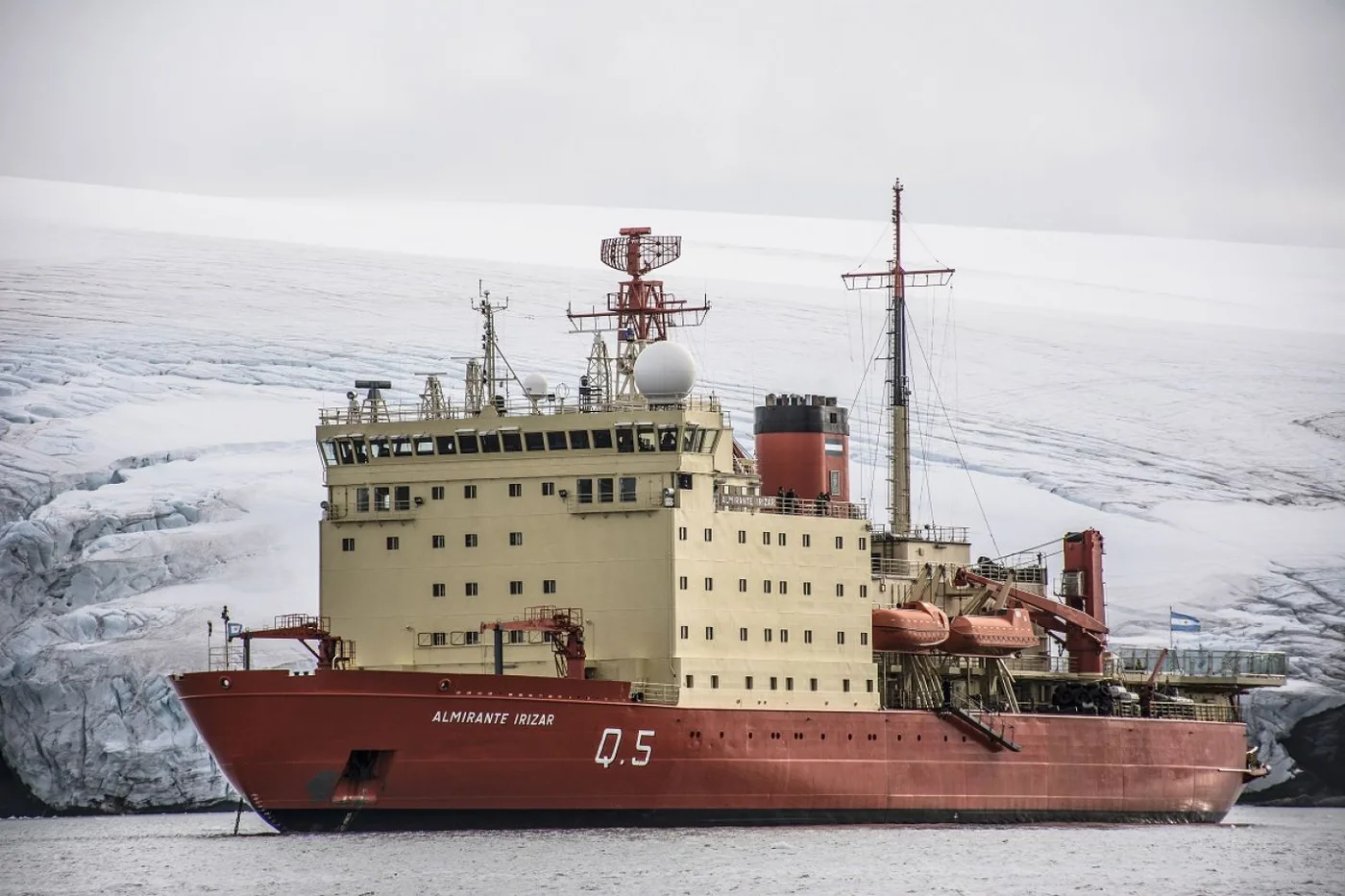 El rompehielos “Almirante Irízar” regresa luego de cuatro meses en la Antártida