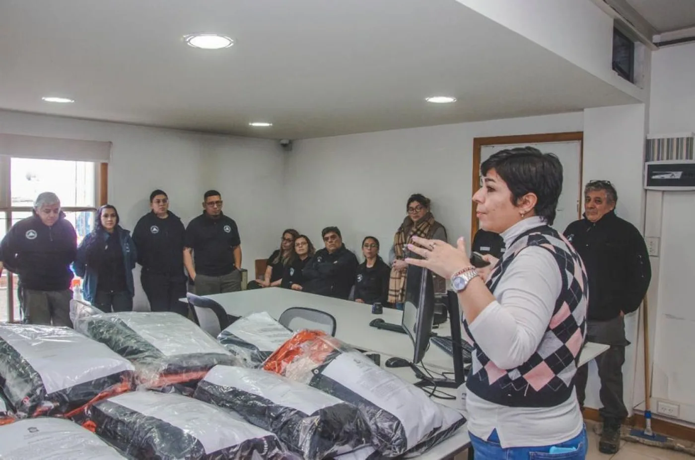 Municipio de Ushuaia entregó indumentaria a trabajadores de Defensa Civil
