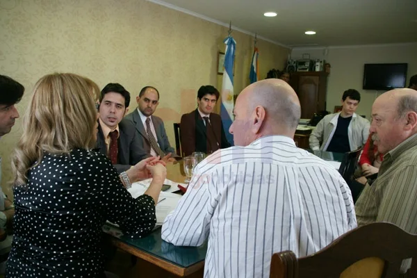 Ediles y funcionarios municipales durante el debate por el Presupuesto 2013.