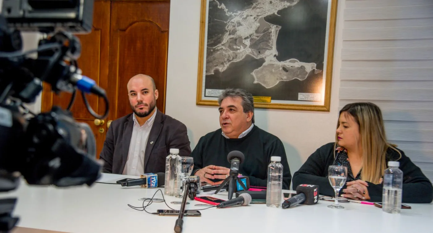 En conferencia de prensa, el jefede Gabinete de Ushuaia, Omar Becerra brindó detalles de lo sucedido en la toma.