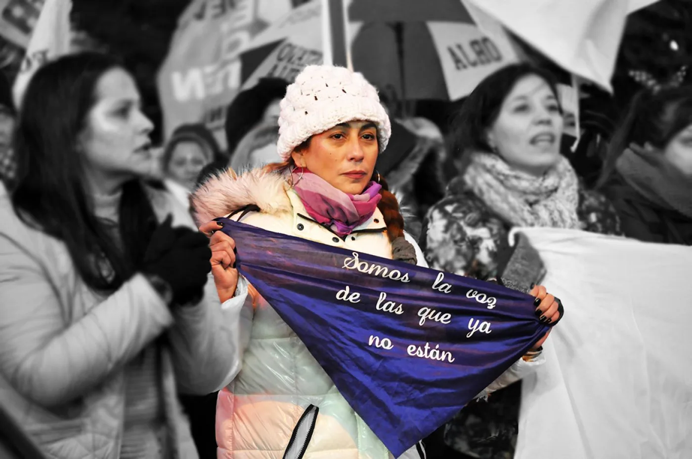 Las feministas y transfeministas, marcharon por las calles de Río Grande en reclamo de justicia.