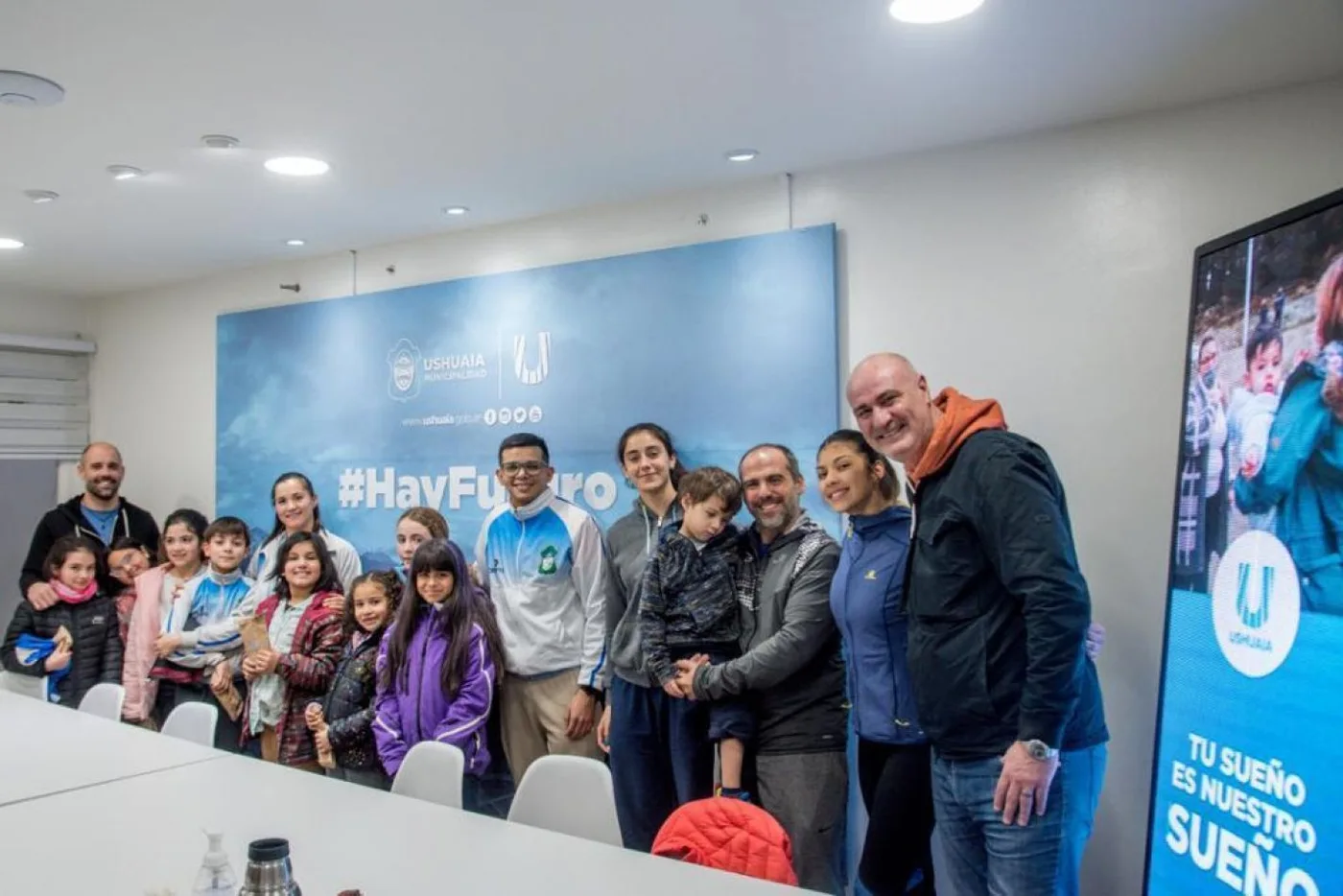 Equipo de la Escuela Municipal de Gimnasia Artística visitó la intendencia