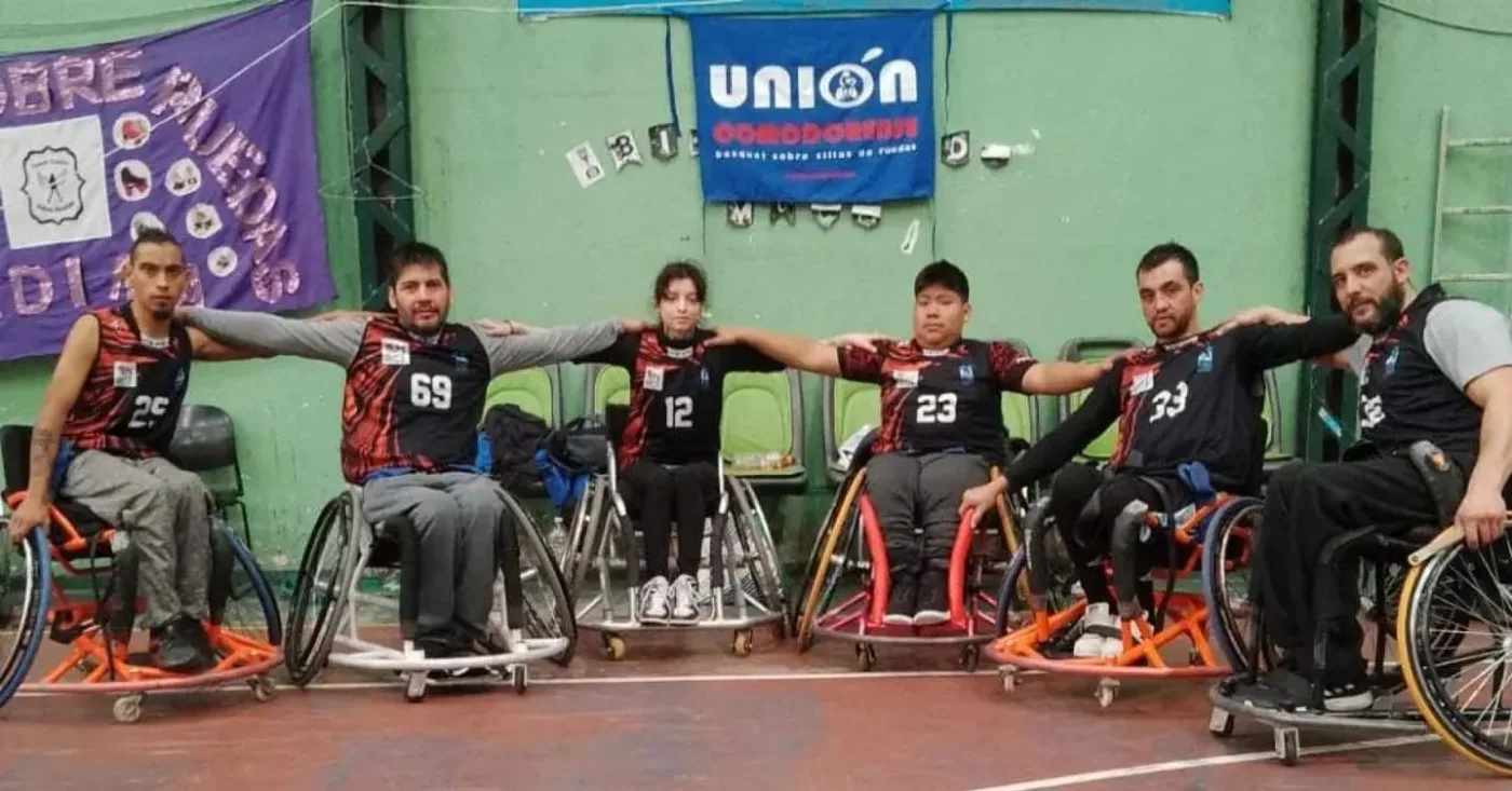 Dicha jugadora se ha sumado días atrás al plantel mixto de básquet adaptado del Club Comodorense,  marcando un gran precedente para el deporte en TDF.