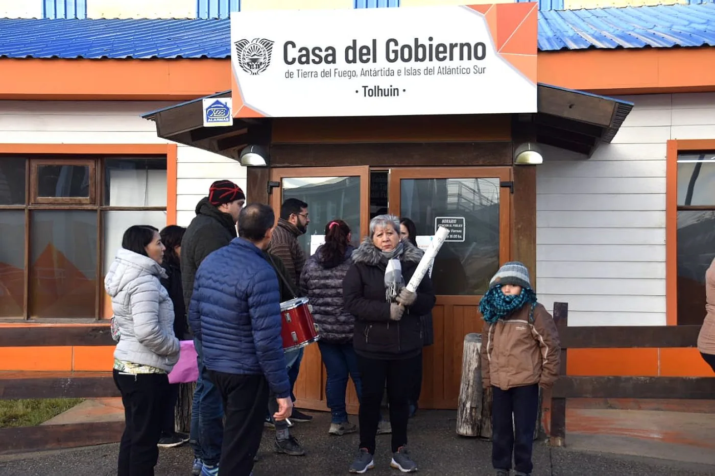 Los manifestantes hicieron oír su reclamo por las calles de la ciudad de Tolhuin.