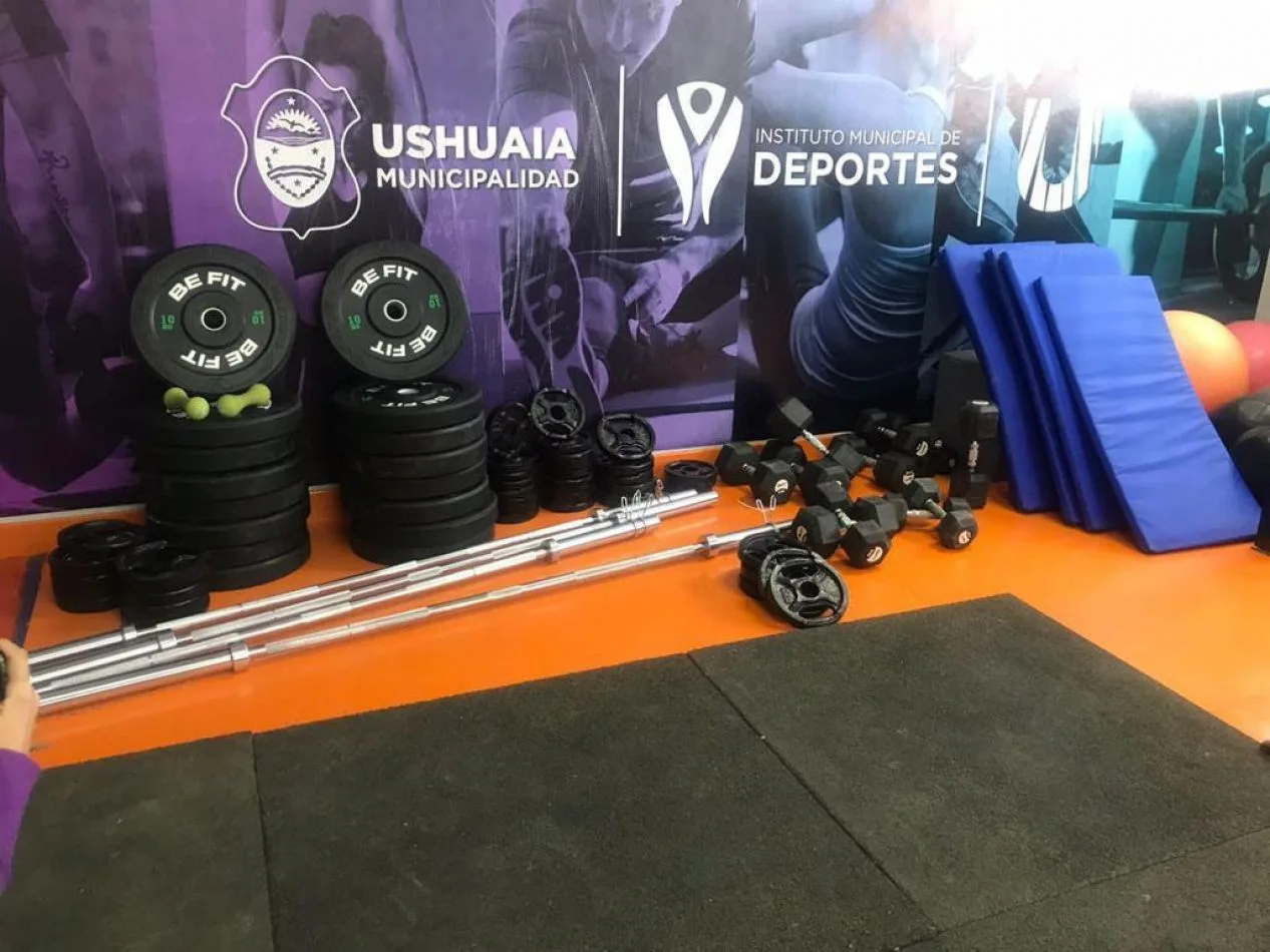 Municipio de Ushuaia incorporó nuevo equipamiento para el gimnasio de musculación