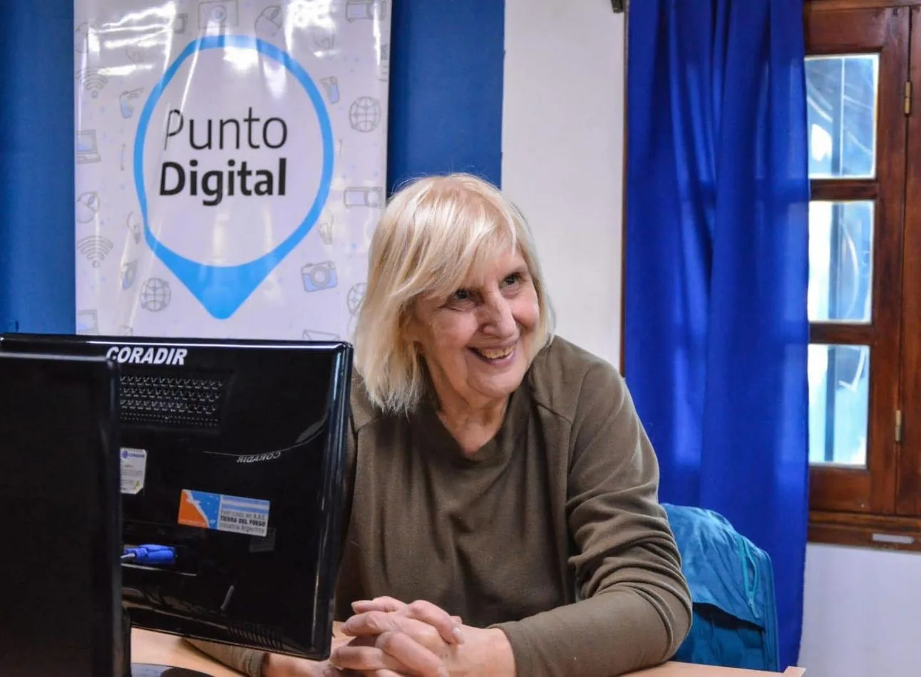 Talleres de inclusión digital para adultos mayores