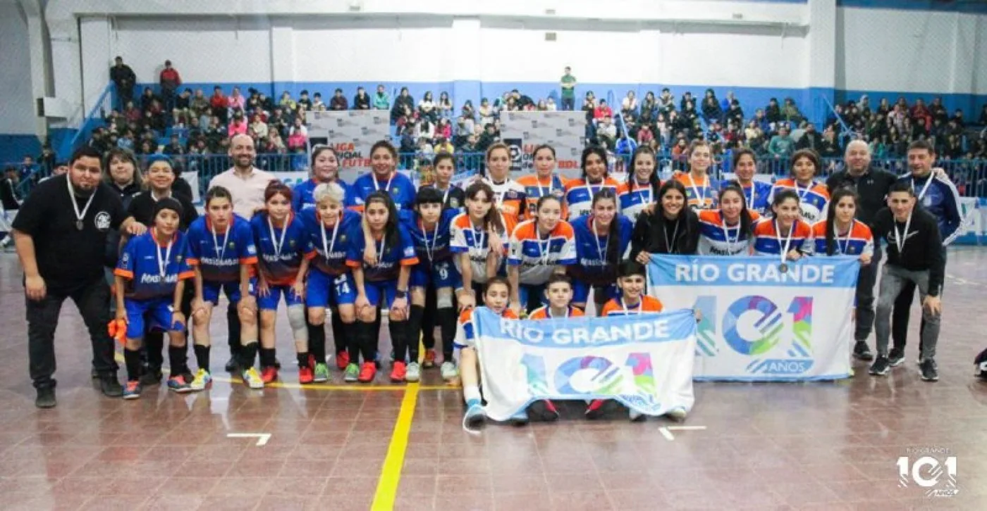 Gran acompañamiento de vecinos a la Selección de Futsal AFA