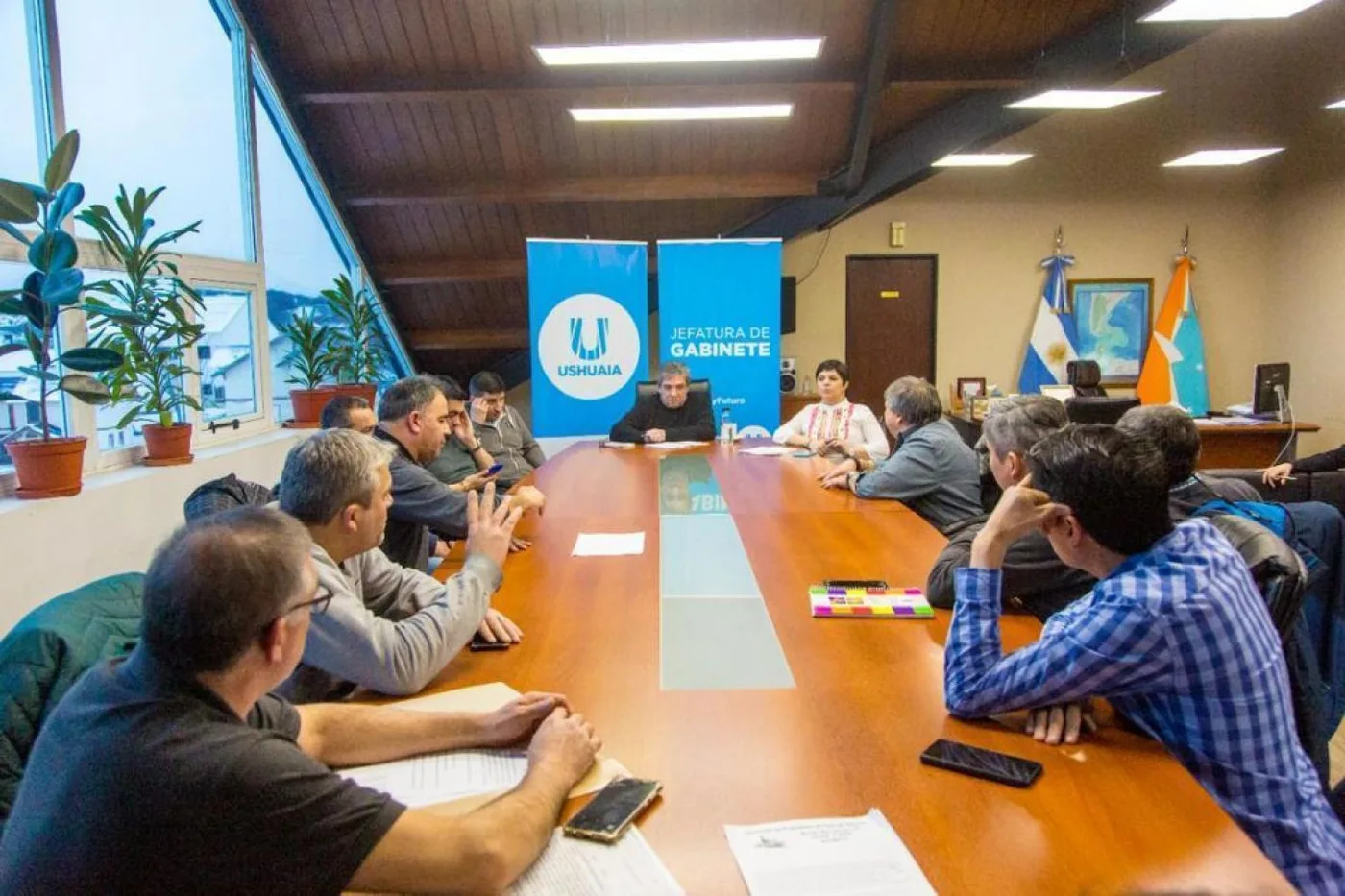 Municipio junto a taxistas y remises buscan mejorar la calidad de servicio de transporte