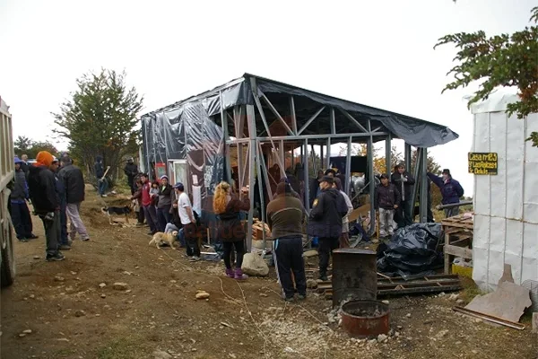 La Cooperativa Magui Mar realizaba los desarmes de las casillas en terrenos intrusados.