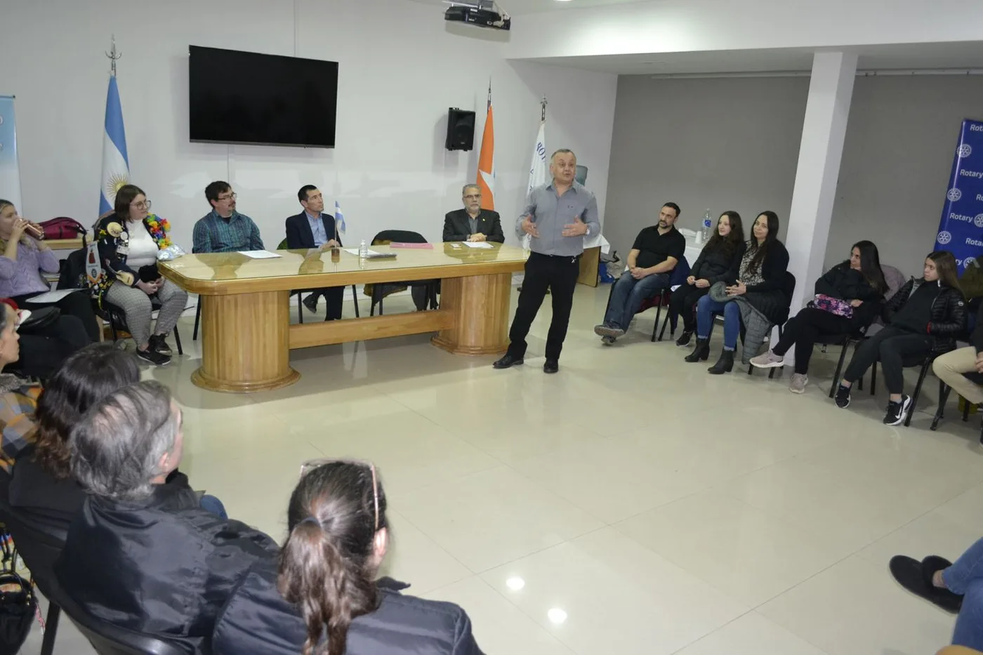 El Rotary Club Río Grande mantuvo una reunión con nueve postulantes al programa de intercambio internacional.