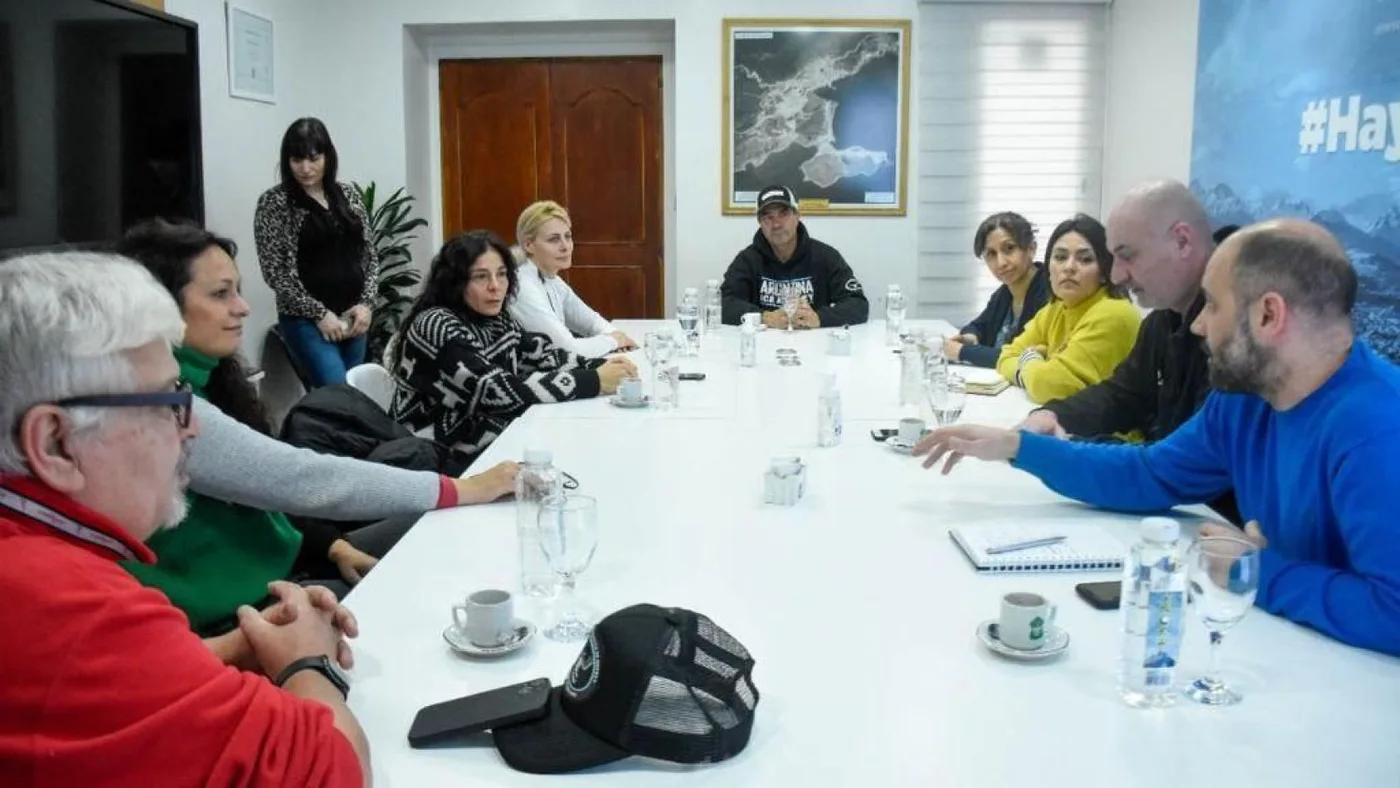 Funcionarios municipales reunieron con dirigentes de la Asociación Argentina de Hockey Hielo