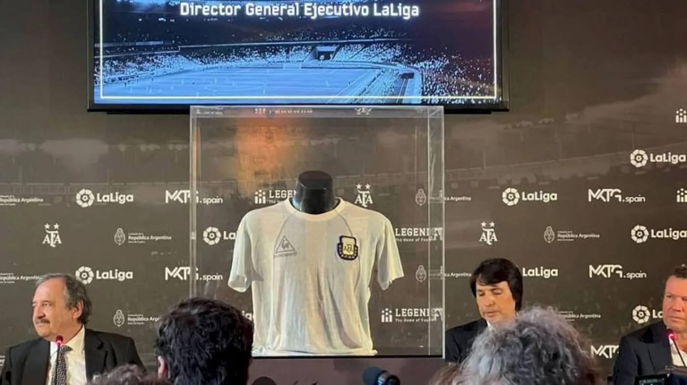 La camiseta con la que Maradona jugó la final del ‘86 vuelve a la Argentina