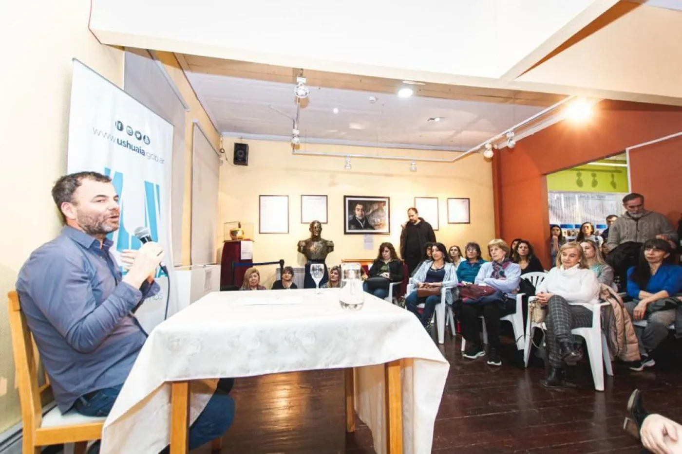 Ushuaia acompañó la presentación del best seller del autor Dr. Facundo Pereyra