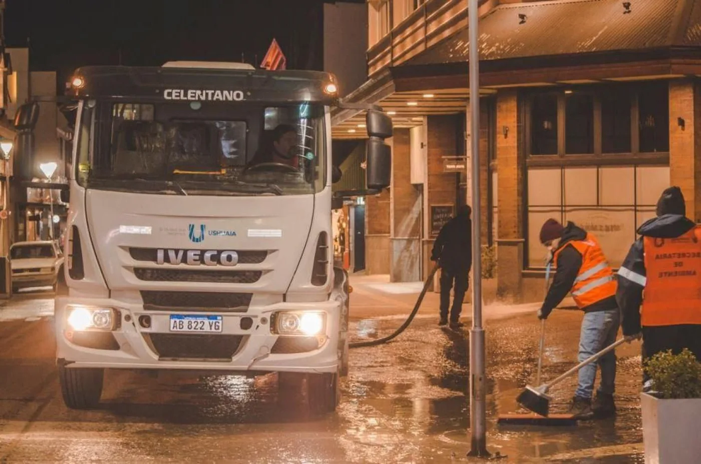 Continúan los operativos de barrido y limpieza de las veredas de la ciudad de Ushuaia