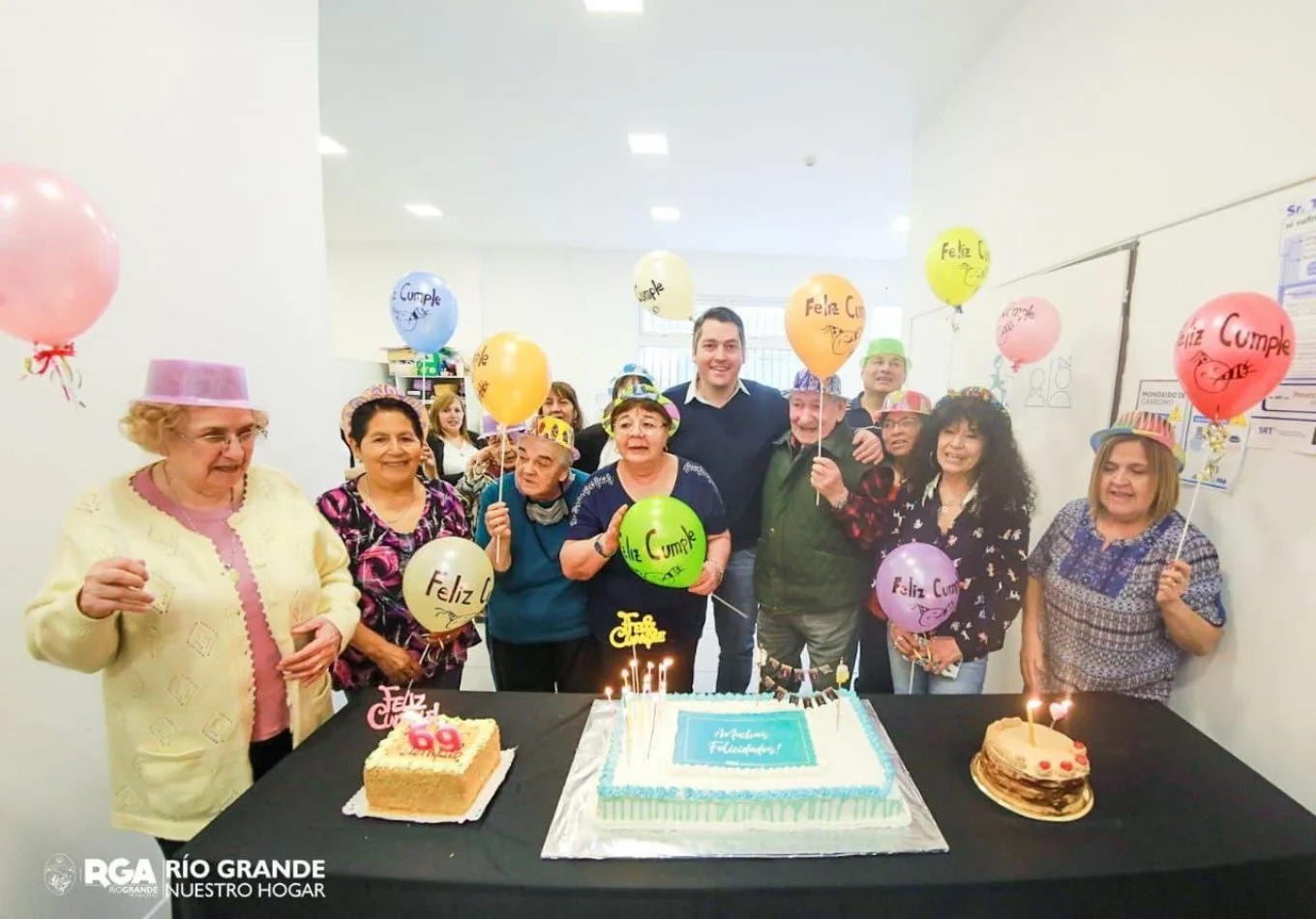 Adultos mayores festejaron sus cumpleaños junto al intendente
