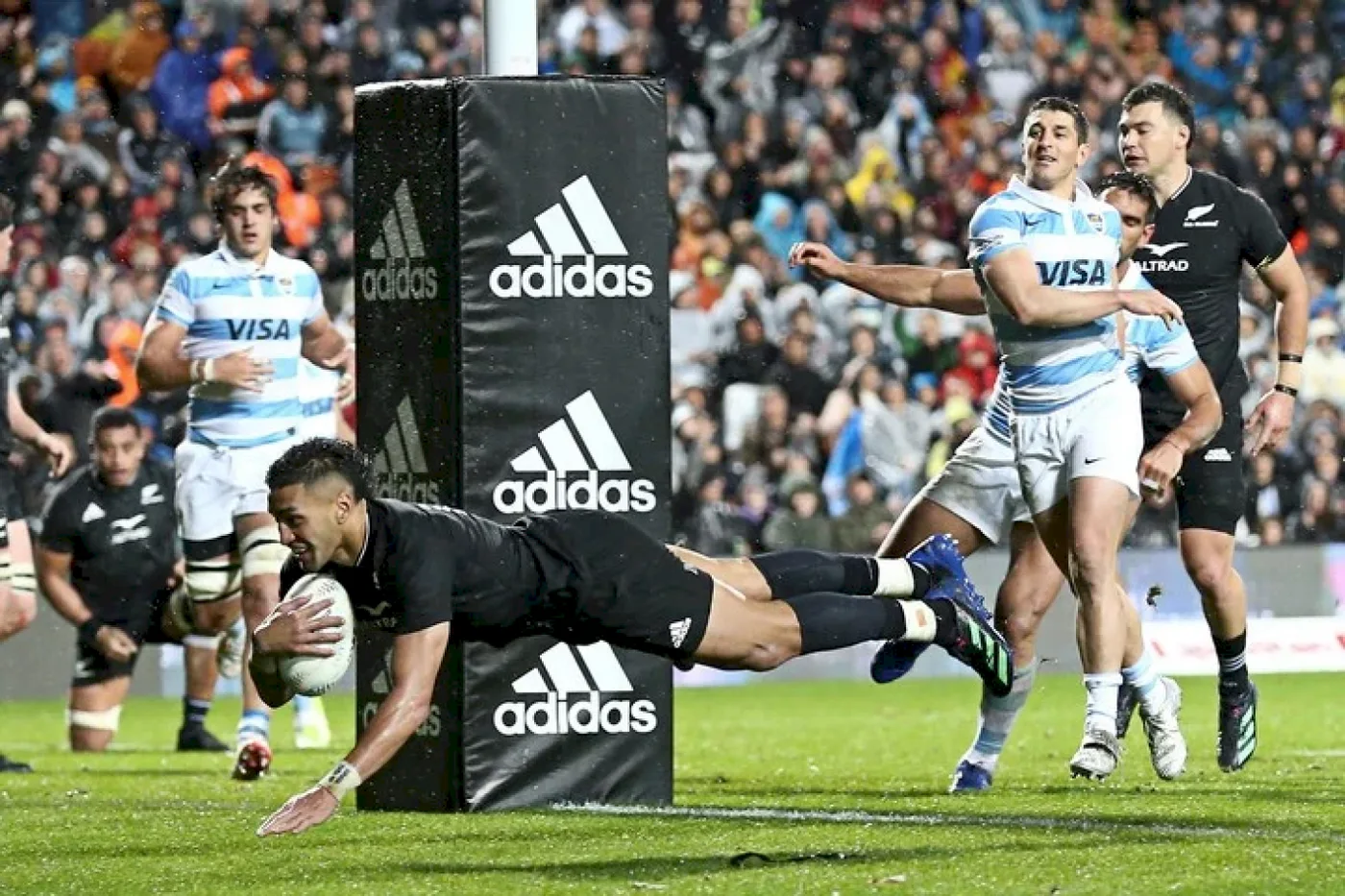 Los All Blacks aplastaron a Los Pumas