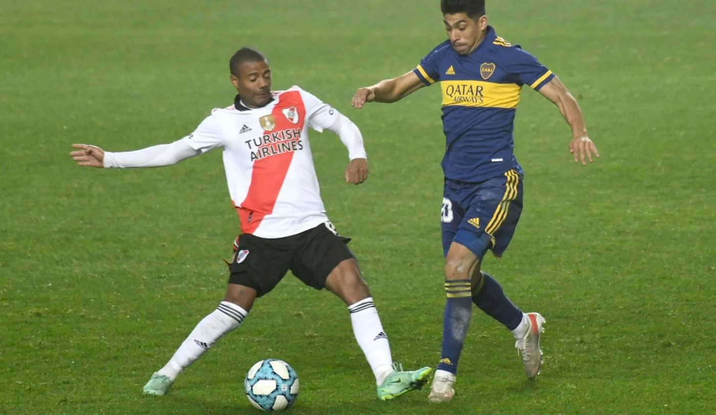 Boca Juniors y River Plate, los dos colosos del fútbol argentino, animarán este domingo en La Bombonera una nueva versión del superclásico.