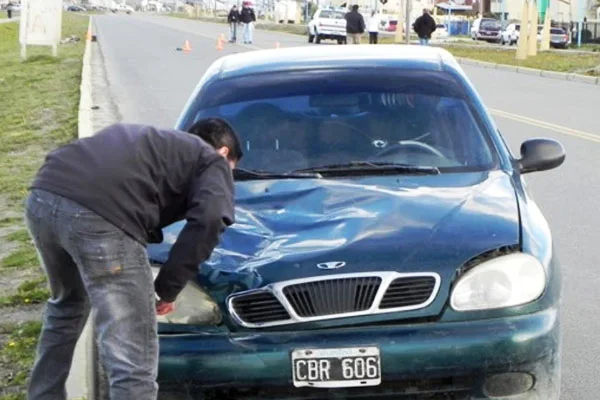 El vehículo conducido por Farina Villar, minutos después del accidente.