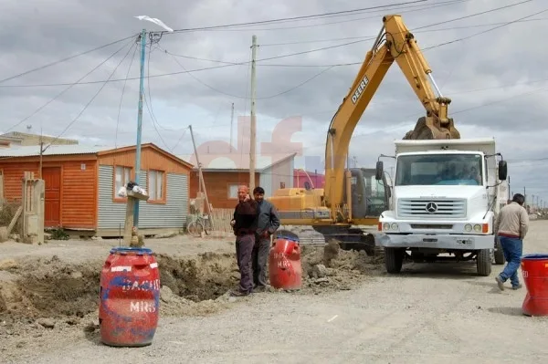 Coldorf supervisó el inicio de las obras en la calle Sarmiento.