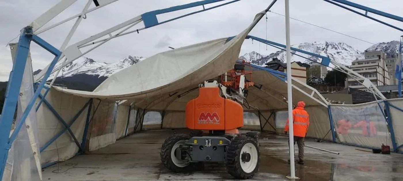 Se instaló la carpa en la plaza Islas Malvinas para el cumpleaños de Ushuaia