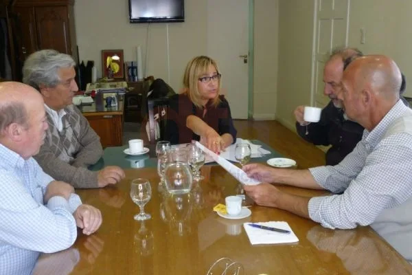 Jorge Colrdof, al momento de dialogar con ediles y asesores.