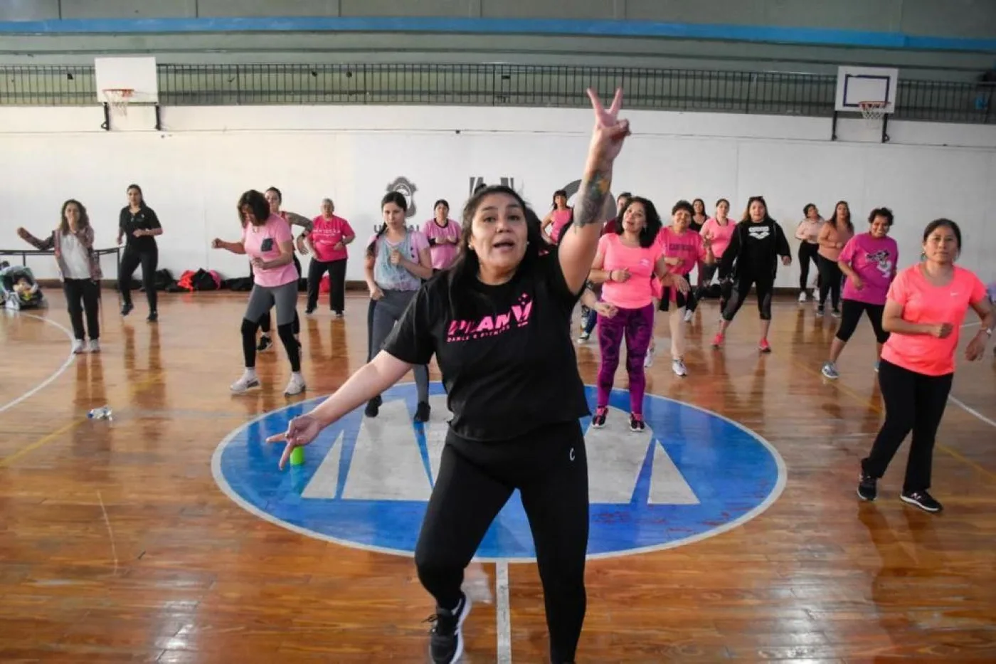 Mujeres de Ushuaia bailaron para concientizar sobre el cáncer de mama