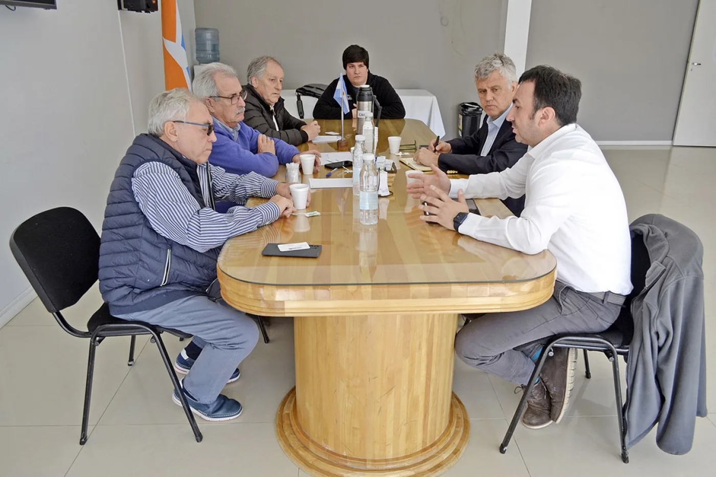 El Cónsul de Chile, junto al Gerente de Tabsa, en reunión con integrantes de la Cámara de Comercio de Río Grande y de la Cámara del Transporte.