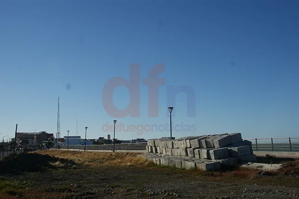 El tramo final del muro costanero sigue cerrado al público.