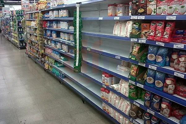 La góndola de las harinas, vacía desde el viernes pasado.