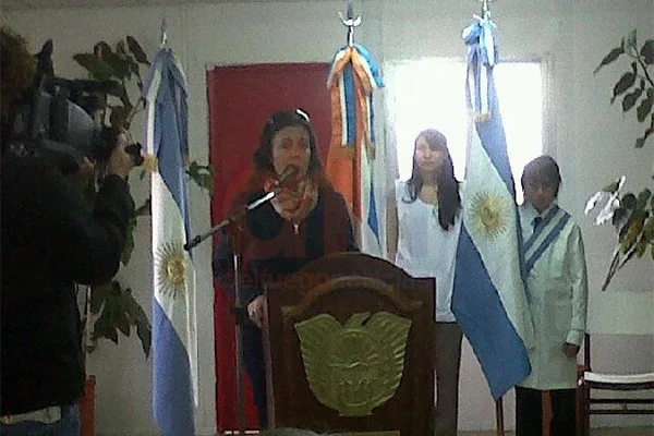 Sandra Molina brindó el discurso por la ausencia de Fabiana Ríos.