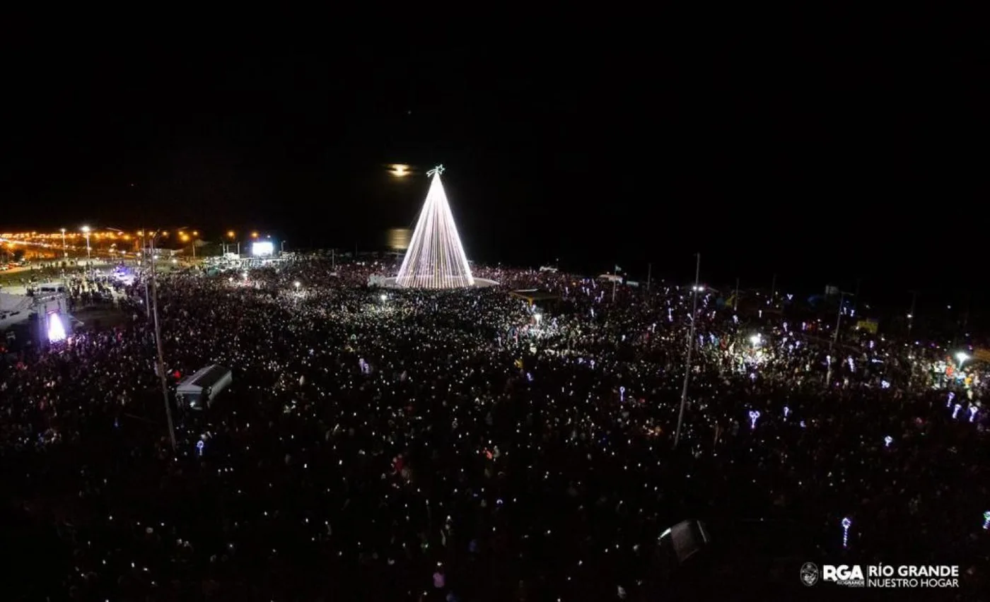Miles de familias fueron parte de la iluminación del Árbol de Navidad