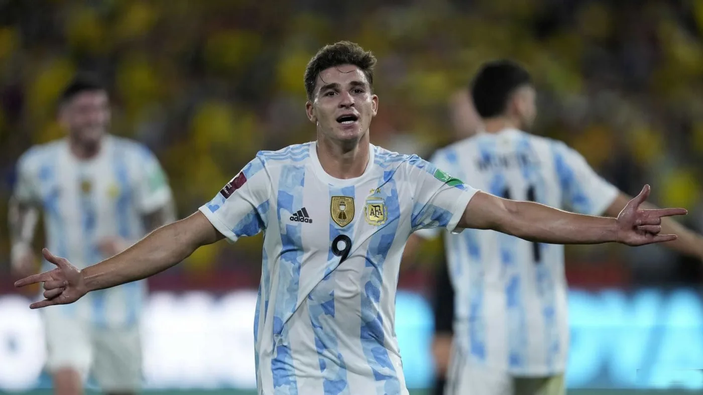 Esta vez fue Julián Alvarez el que impulsó el triunfo de la selección argentina.