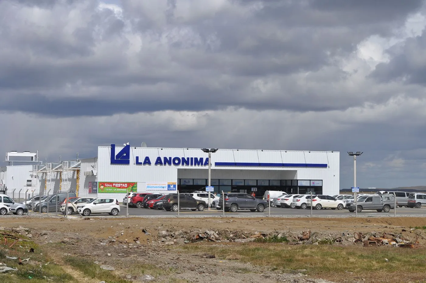 La margen sur cuenta con el primer supermercados del sector.